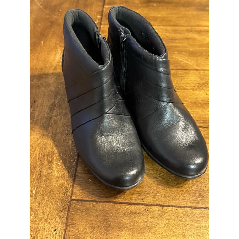 Clarks Malia‎ Hue Women Black Leather Zip Ankle Boot Shoe Size 6.5 M